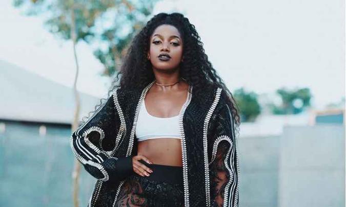 Iza se apresenta no último dia do Lollapalooza Brasil 2019(foto: Gabryel Sampaio/Divulgação) Iza se apresenta no último dia do Lollapalooza Brasil 2019(foto: Gabryel Sampaio/Divulgação)