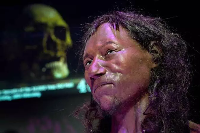 A mudança para uma pele mais clara dominante entre os britânicos se deveu, em parte, à invenção da agricultura e à modificação da dieta, mais pobre em vitamina D(foto: Justin Tallis / AFP) A mudança para uma pele mais clara dominante entre os britânicos se deveu, em parte, à invenção da agricultura e à modificação da dieta, mais pobre em vitamina D(foto: Justin Tallis / AFP)