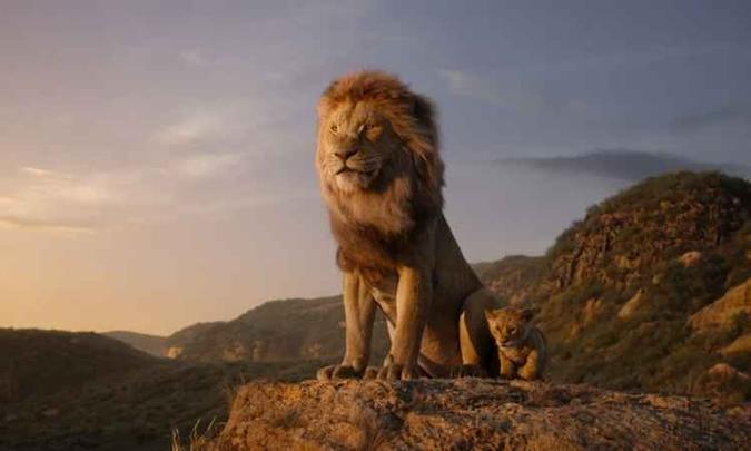 Mufasa, pai de Simba em 'O Rei Leão', tem a voz do ator James Earl Jones na versão americana(foto: Disney Enterprises/Divulgação) Mufasa, pai de Simba em 'O Rei Leão', tem a voz do ator James Earl Jones na versão americana(foto: Disney Enterprises/Divulgação)