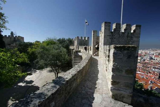 No castelo de São Jorge há um dos mais belos mirantes(foto: Netherlands Board of Tourism & Conventions/Divulgação) No castelo de São Jorge há um dos mais belos mirantes(foto: Netherlands Board of Tourism & Conventions/Divulgação)