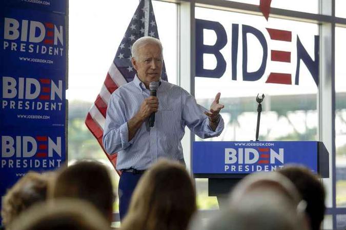 O ex-vice Joe Biden, líder nas pesquisas sobre a disputa interna pela candidatura: é ele o pivô das acusações a Donald Trump(foto: Joshua Lott/Getty Images/AFP ) O ex-vice Joe Biden, líder nas pesquisas sobre a disputa interna pela candidatura: é ele o pivô das acusações a Donald Trump(foto: Joshua Lott/Getty Images/AFP )