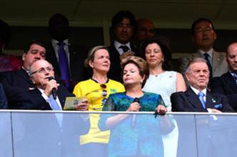 Blatter pediu fair play à torcida. Assessores garantem que Dilma não se abalou(foto: Ronaldo de Oliveira/CB/DA Press) Blatter pediu fair play à torcida. Assessores garantem que Dilma não se abalou(foto: Ronaldo de Oliveira/CB/DA Press)
