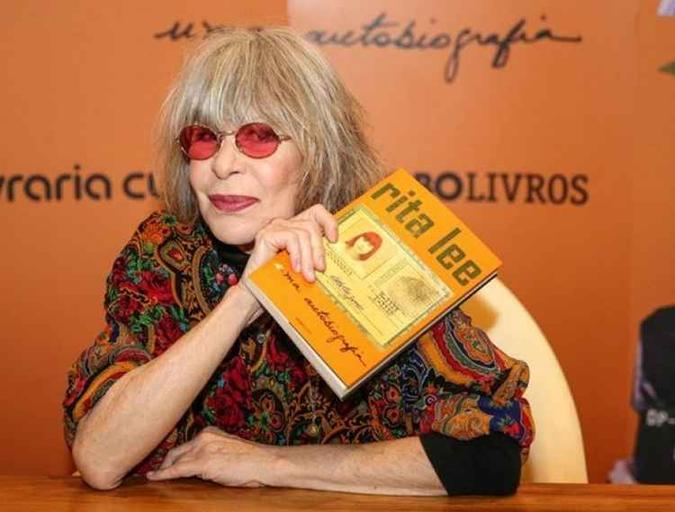 Em 2016, a cantora lançou o livro 'Rita Lee %u2014 Uma autobiografia'(foto: Editora Globo/Divulgacao) Em 2016, a cantora lançou o livro 'Rita Lee %u2014 Uma autobiografia'(foto: Editora Globo/Divulgacao)