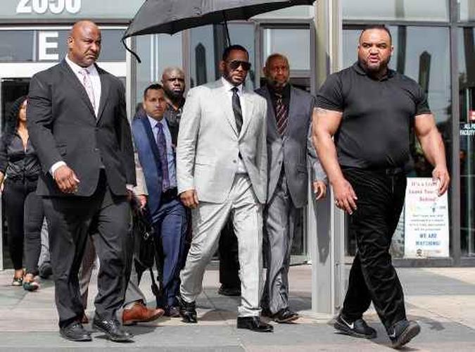 antor americano de R&B R. Kelly (foto: Kamil Krzaczynski/AFP) antor americano de R&B R. Kelly (foto: Kamil Krzaczynski/AFP)