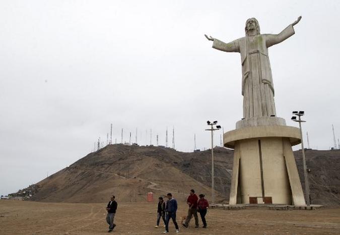 O monumento apelidado de 'Cristo da Corrupção' foi dado pela Odebrecht e virou um simbolo da corrupção no Peru(foto: Cris Bouroncle/AFP) O monumento apelidado de 'Cristo da Corrupção' foi dado pela Odebrecht e virou um simbolo da corrupção no Peru(foto: Cris Bouroncle/AFP)