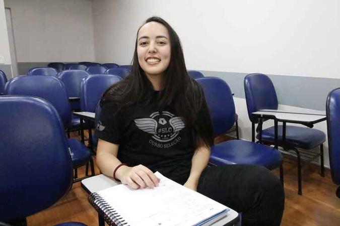 Natália Haddad, ex-aluna do Colégio Militar, vai tentar uma vaga na Efomm(foto: Arquivo Pessoal) Natália Haddad, ex-aluna do Colégio Militar, vai tentar uma vaga na Efomm(foto: Arquivo Pessoal)