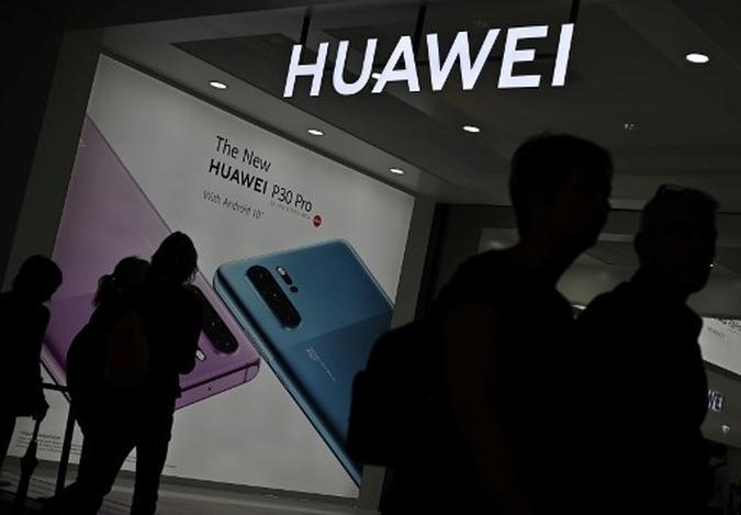 Apesar da pressão dos Estados Unidos, UE não proibirá a Huawei, mas impõe regras 5G 'estritas'.(foto: Tobias SCHWARZ / AFP) Apesar da pressão dos Estados Unidos, UE não proibirá a Huawei, mas impõe regras 5G 'estritas'.(foto: Tobias SCHWARZ / AFP)