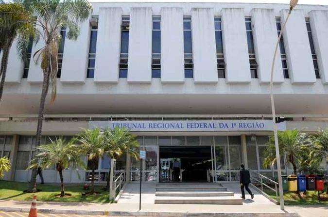 Oficiais de Justiça terão de manter, no mínimo, 30% dos servidores em atividade, segundo decisão do TRF-1(foto: Bruno Peres/CB/D.A Press) Oficiais de Justiça terão de manter, no mínimo, 30% dos servidores em atividade, segundo decisão do TRF-1(foto: Bruno Peres/CB/D.A Press)