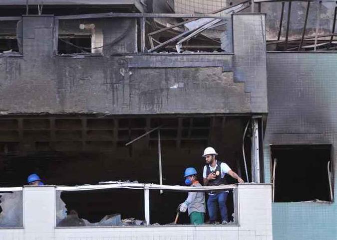 O incêndio, em 14 de maio, deixou todo o duplex do apartamento 603 destruído(foto: Minervino Junior/CB/D.A Press) O incêndio, em 14 de maio, deixou todo o duplex do apartamento 603 destruído(foto: Minervino Junior/CB/D.A Press)