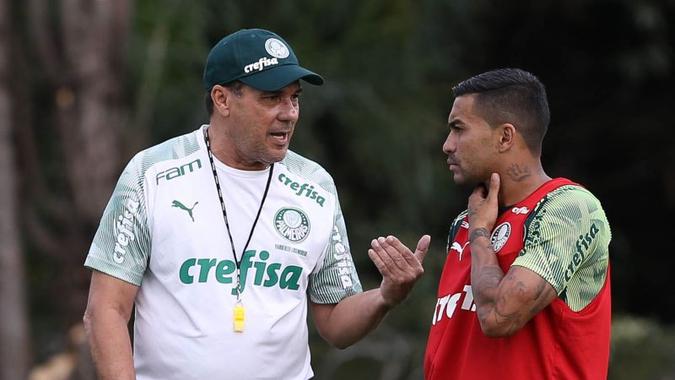 O técnico Vanderlei Luxemburgo e o atacante Dudu: sem contratações, alviverde aposta em jovens da base (foto: Cesar Greco/Agencia Palmeiras) O técnico Vanderlei Luxemburgo e o atacante Dudu: sem contratações, alviverde aposta em jovens da base (foto: Cesar Greco/Agencia Palmeiras)