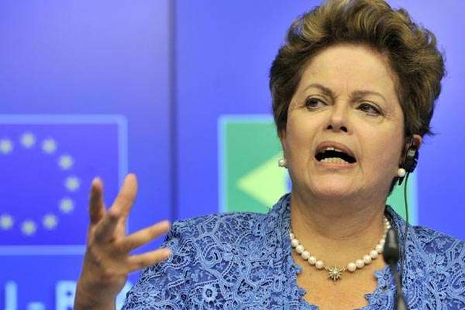 Dilma reconheceu que a decisão de Bruxelas causou estranheza nas autoridades brasileiras(foto: Georges Gobet/AFP) Dilma reconheceu que a decisão de Bruxelas causou estranheza nas autoridades brasileiras(foto: Georges Gobet/AFP)