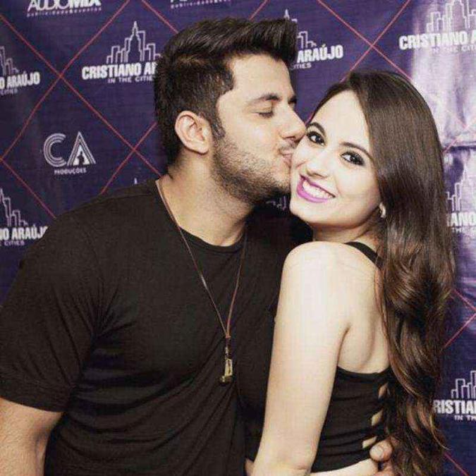 O cantor sertanejo Cristiano Araújo, de 29 anos, e a namorada Allana Coelho Pinto de Moraes, de 19, morreram em um trágico acidente, na madrugada desta quarta-feira (24/6), em GoiásReprodução O cantor sertanejo Cristiano Araújo, de 29 anos, e a namorada Allana Coelho Pinto de Moraes, de 19, morreram em um trágico acidente, na madrugada desta quarta-feira (24/6), em GoiásReprodução