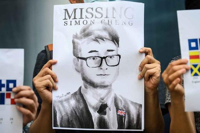 O homem, identificado pela família como Simon Cheng, viajou em 8 de agosto a Shenzhen para uma reunião de negócios(foto: Anthony Wallace / AFP) O homem, identificado pela família como Simon Cheng, viajou em 8 de agosto a Shenzhen para uma reunião de negócios(foto: Anthony Wallace / AFP)