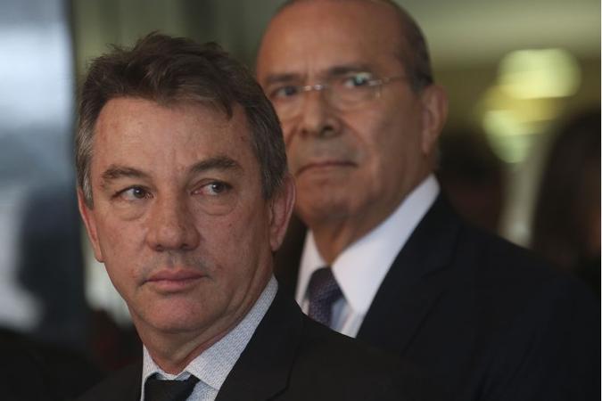 O governador eleito de Roraima e interventor, Antônio Denarium, acompanhado do ministro da Casa Civil, Eliseu Padilha (foto: Antonio Cruz/Agência Brasil ) O governador eleito de Roraima e interventor, Antônio Denarium, acompanhado do ministro da Casa Civil, Eliseu Padilha (foto: Antonio Cruz/Agência Brasil )