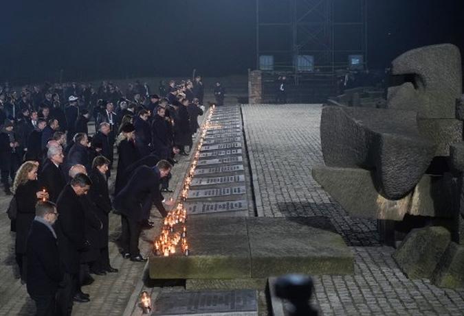Sobreviventes de todo o mundo foram para o campo que os nazistas construíram em Oswiecim, na então ocupada Polônia, para compartilhar seu testemunho como um forte aviso em meio a uma recente onda de ataques anti-semitas nos dois lados do Atlântico.(foto: Janek SKARZYNSKI / AFP) Sobreviventes de todo o mundo foram para o campo que os nazistas construíram em Oswiecim, na então ocupada Polônia, para compartilhar seu testemunho como um forte aviso em meio a uma recente onda de ataques anti-semitas nos dois lados do Atlântico.(foto: Janek SKARZYNSKI / AFP)