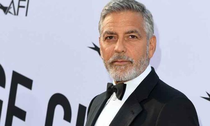 Clooney dirigia uma scooter quando se chocou contra um carro(foto: Valerie Macon/AFP) Clooney dirigia uma scooter quando se chocou contra um carro(foto: Valerie Macon/AFP)