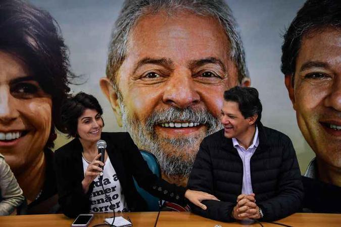 Antes de responder à pergunta sobre um possível impeachment de Haddad, Manuela chegou a se referir ao questionamento como uma piada(foto: Nelson Almeida/AFP) Antes de responder à pergunta sobre um possível impeachment de Haddad, Manuela chegou a se referir ao questionamento como uma piada(foto: Nelson Almeida/AFP)