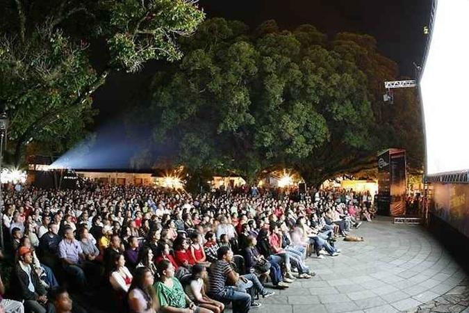 O público costuma lotar os ambientes para assistir aos filmes(foto: Mostra de Cinema de Tiradentes/Divulgação) O público costuma lotar os ambientes para assistir aos filmes(foto: Mostra de Cinema de Tiradentes/Divulgação)