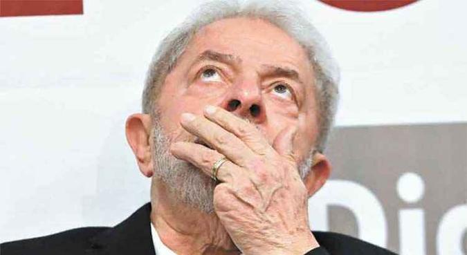 Lula foi condenado pelo juiz Sérgio Moro a nove anos e meio de prisão por corrupção passiva e lavagem de dinheiro em 2017(foto: Sérgio Lima/AFP - 9/10/17) Lula foi condenado pelo juiz Sérgio Moro a nove anos e meio de prisão por corrupção passiva e lavagem de dinheiro em 2017(foto: Sérgio Lima/AFP - 9/10/17)