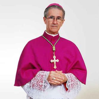 Dom Paulo Mendes Peixoto já coordenou 11 paróquias, foi ecônomo da igreja e é especialista em direito canônico(foto: Arquidiocese de Uberaba/Divulgação) Dom Paulo Mendes Peixoto já coordenou 11 paróquias, foi ecônomo da igreja e é especialista em direito canônico(foto: Arquidiocese de Uberaba/Divulgação)
