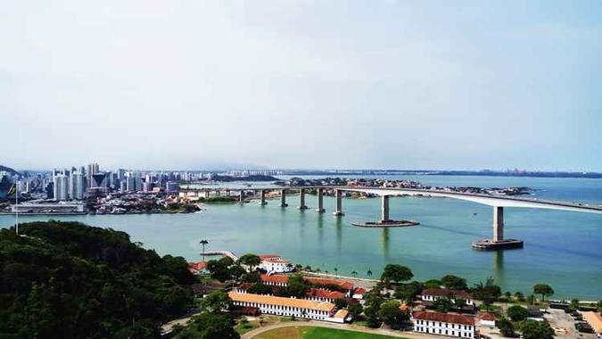 A Terceira Ponte, que liga Vitória a Vila Velha: praias urbanas(foto: Rafaella Panceri/Esp. CB/D.A Press) A Terceira Ponte, que liga Vitória a Vila Velha: praias urbanas(foto: Rafaella Panceri/Esp. CB/D.A Press)