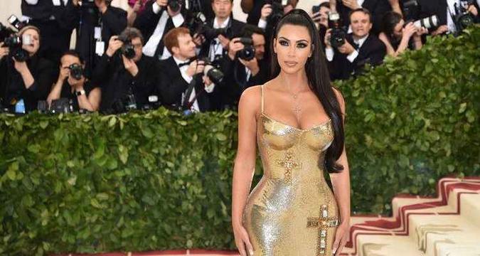 Kim Kardashian se junta a nomes icônicos, como Naomi Campbell, Donatella Versace e Carolina Herrera(foto: ANGELA WEISS) Kim Kardashian se junta a nomes icônicos, como Naomi Campbell, Donatella Versace e Carolina Herrera(foto: ANGELA WEISS)