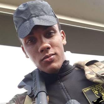 Victor Campos sonhava em seguir carreira como militar, mas morreu com um tiro na cabeça durante treinamento do Exército(foto: Reprodução) Victor Campos sonhava em seguir carreira como militar, mas morreu com um tiro na cabeça durante treinamento do Exército(foto: Reprodução)
