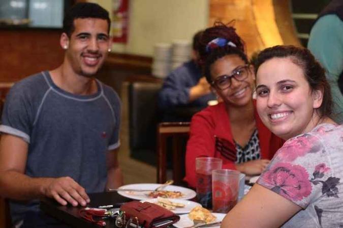 Geovanny (E), Noemy e Mayra: atendimento de primeira e produto de qualidade(foto: Luis Nova/Esp. CB/D.A Press)