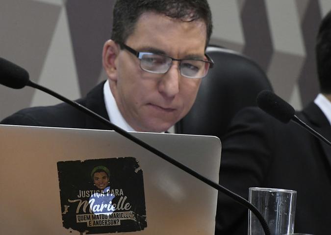 Glenn Greenwald em audiència na CCJ do Senado (foto: Edilson Rodrigues/Agência Senado) Glenn Greenwald em audiència na CCJ do Senado (foto: Edilson Rodrigues/Agência Senado)