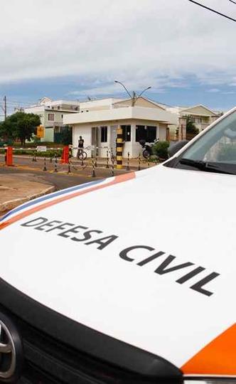A equipe da Defesa Civil compareceu à residência da vítima na manhã desta sexta-feira (18/1). Eles constataram que a obra não apresenta mais riscos de queda(foto: Ana Rayssa//Esp. CB/D.A Press) A equipe da Defesa Civil compareceu à residência da vítima na manhã desta sexta-feira (18/1). Eles constataram que a obra não apresenta mais riscos de queda(foto: Ana Rayssa//Esp. CB/D.A Press)