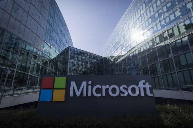 A Microsoft também está competindo com a Amazon e outros por um contrato bilionário para serviços em nuvem do Pentágono(foto: AFP) A Microsoft também está competindo com a Amazon e outros por um contrato bilionário para serviços em nuvem do Pentágono(foto: AFP)