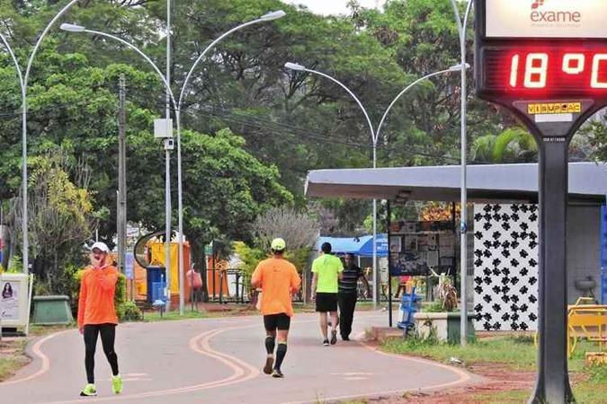 Temperatura mínima registrada pelo Inmet foi de 19ºC e a máxima pode chegar a 27ºC(foto: Breno Fortes/CB/D.A Press) Temperatura mínima registrada pelo Inmet foi de 19ºC e a máxima pode chegar a 27ºC(foto: Breno Fortes/CB/D.A Press)
