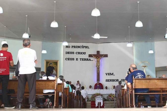 Padre Orestes é velado na Paróquia Nossa Senhora da Consolata(foto: Ana Rayssa/CB/D.A Press) Padre Orestes é velado na Paróquia Nossa Senhora da Consolata(foto: Ana Rayssa/CB/D.A Press)