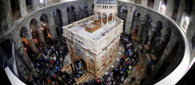 O estudo não oferece nenhuma evidência de se Jesus está ou não enterrado nesse local de Jerusalém, mas ratifica a crença histórica de que os romanos construíram o monumento 300 anos após sua morte(foto: THOMAS COEX / AFP) O estudo não oferece nenhuma evidência de se Jesus está ou não enterrado nesse local de Jerusalém, mas ratifica a crença histórica de que os romanos construíram o monumento 300 anos após sua morte(foto: THOMAS COEX / AFP)