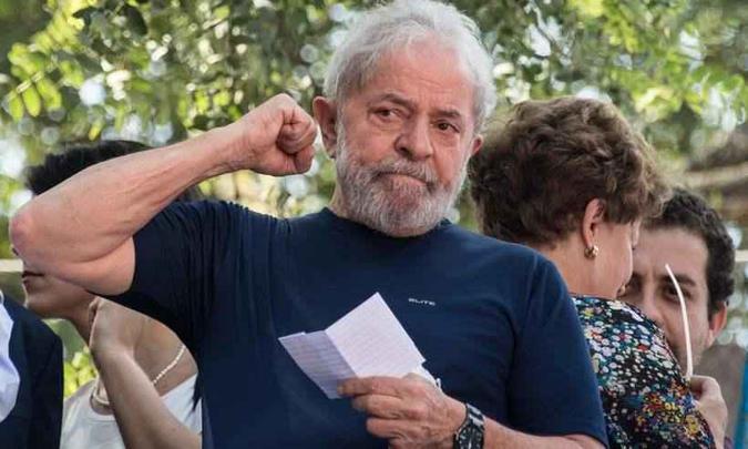 Lula completou 100 dias preso na sede da Polícia Federal em Curitiba, mas continua pré-candidato a presidente(foto: Nelson Almeida/AFP) Lula completou 100 dias preso na sede da Polícia Federal em Curitiba, mas continua pré-candidato a presidente(foto: Nelson Almeida/AFP)