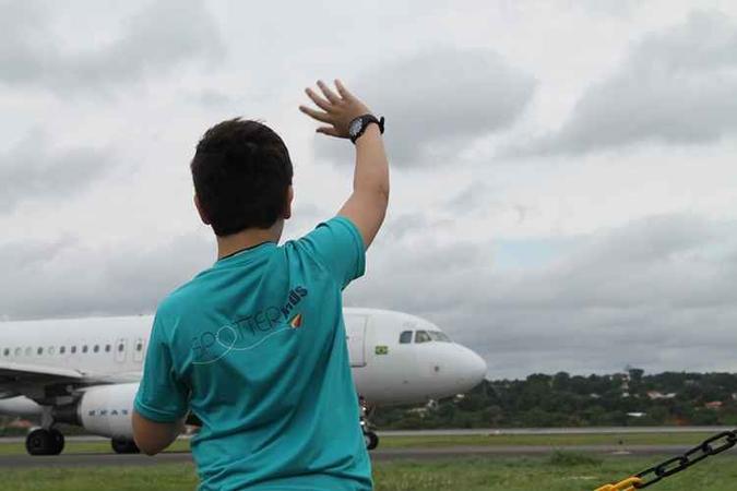Participaram do evento 20 crianças de 7 a 13 anos. Entre elas, um menino de 10 anos apaixonado por aviação morador do Rio de Janeiro(foto: Inframerica/Divulgação) Participaram do evento 20 crianças de 7 a 13 anos. Entre elas, um menino de 10 anos apaixonado por aviação morador do Rio de Janeiro(foto: Inframerica/Divulgação)