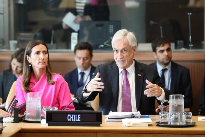 Piñera vem construindo uma imagem de mais equilíbrio do que o presidente brasileiro(foto: AFP / Ludovic MARIN) Piñera vem construindo uma imagem de mais equilíbrio do que o presidente brasileiro(foto: AFP / Ludovic MARIN)