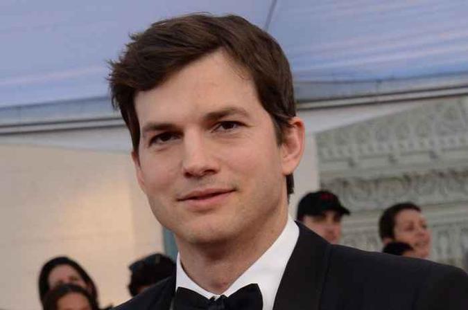 Kutcher, ao lado da sua ex-mulher, Demi Moore, é fundador da ONG Thorn, que defende os direitos das crianças(foto: Reprodução/Twitter) Kutcher, ao lado da sua ex-mulher, Demi Moore, é fundador da ONG Thorn, que defende os direitos das crianças(foto: Reprodução/Twitter)
