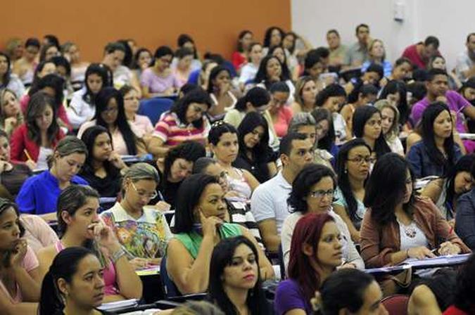 Concurseiros em sala de aula: determinação para conseguir uma vaga(foto: Ed Alves/CB/DA Press) Concurseiros em sala de aula: determinação para conseguir uma vaga(foto: Ed Alves/CB/DA Press)