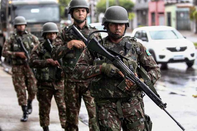 Guardas da Força Nacional fazem a segurança em Fortaleza (CE) durante motim de policiais (foto: Jarbas de Oliveira/AFP) Guardas da Força Nacional fazem a segurança em Fortaleza (CE) durante motim de policiais (foto: Jarbas de Oliveira/AFP)