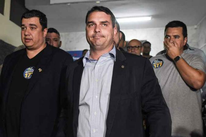 O Coaf encontrou movimentação considerada atípica de R$ 1,2 milhão na conta do policial militar Fabrício de Queiroz, ex-assessor do deputado estadual e senador eleito Flávio Bolsonaro (PSL)(foto: Fábio Teixeira/AFP) O Coaf encontrou movimentação considerada atípica de R$ 1,2 milhão na conta do policial militar Fabrício de Queiroz, ex-assessor do deputado estadual e senador eleito Flávio Bolsonaro (PSL)(foto: Fábio Teixeira/AFP)