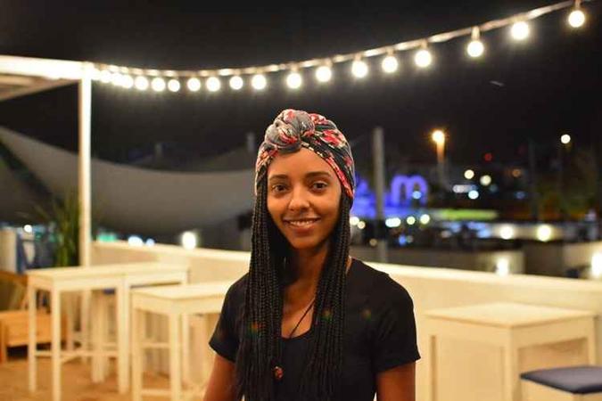 Danielle Morais: Danielle Morais: