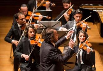 O lançamento do sétimo trabalho de estúdio da orquestra interpreta músicas nacionais e internaiconais marcantes do cinema da cultura moderna(foto: Naty Torres Fotografia/Divulgação) O lançamento do sétimo trabalho de estúdio da orquestra interpreta músicas nacionais e internaiconais marcantes do cinema da cultura moderna(foto: Naty Torres Fotografia/Divulgação)