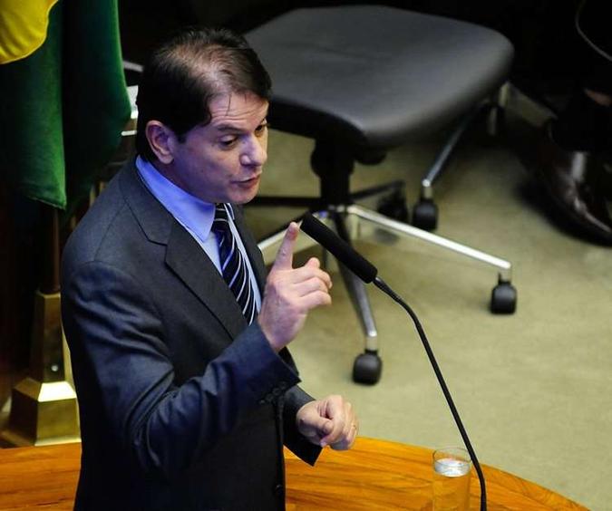 O ministro acredita que partidos da base tem o dever de apoiar as decisões do governo, senão devem O ministro acredita que partidos da base tem o dever de apoiar as decisões do governo, senão devem