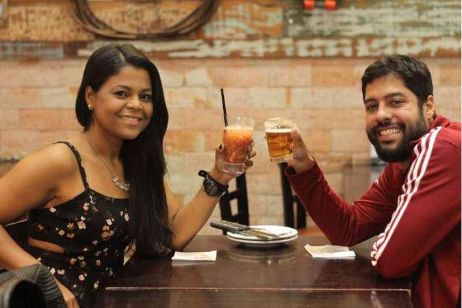 Nina Sim�es e Igor Costof: a cidade tamb�m atrai pessoas de outros lugares(foto: B�rbara Cabral/Esp. CB/D.A Press)