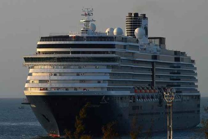 O navio de cruzeiro Westerdam recebeu permissão para atracar após ter sido recusada a entrada em outros portos asiáticos devido a temores do coronavírus COVID-19.(foto: TANG CHHIN Sothy / AFP) O navio de cruzeiro Westerdam recebeu permissão para atracar após ter sido recusada a entrada em outros portos asiáticos devido a temores do coronavírus COVID-19.(foto: TANG CHHIN Sothy / AFP)