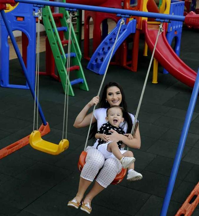 Kéthely Lopo foi mãe de Pedro aos 18 anos. Agora, aos 20, se prepara para começar uma faculdade.(foto: Carlos Vieira/CB/D.A. Press) Kéthely Lopo foi mãe de Pedro aos 18 anos. Agora, aos 20, se prepara para começar uma faculdade.(foto: Carlos Vieira/CB/D.A. Press)