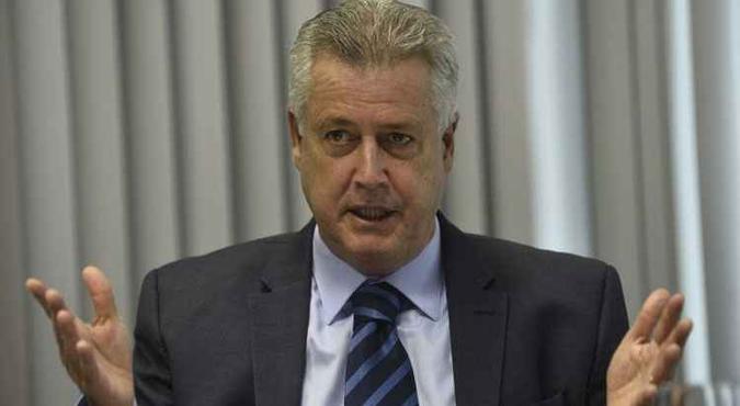 Diante da crise econômica, Rollemberg havia adiado pagamento de reajustes e servidores: sem dinheiro em caixa(foto: Breno Fortes/CB/D.A Press - 1/9/16) Diante da crise econômica, Rollemberg havia adiado pagamento de reajustes e servidores: sem dinheiro em caixa(foto: Breno Fortes/CB/D.A Press - 1/9/16)