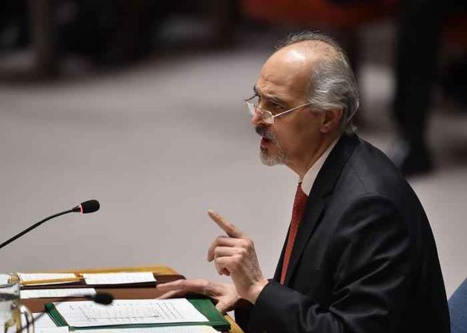 Representante Permanente da República Árabe da Síria para as Nações Unidas, Bashar Jaafari fala durante uma reunião do Conselho de Segurança da ONU (foto: AFP / HECTOR RETAMAL ) Representante Permanente da República Árabe da Síria para as Nações Unidas, Bashar Jaafari fala durante uma reunião do Conselho de Segurança da ONU (foto: AFP / HECTOR RETAMAL )