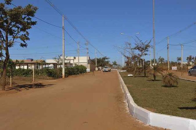 Um total de 917 lotes no Jóquei podem ser comprados pelos atuais moradores por venda direta. O preço médio de terrenos de 400 m² será de R$ 91 mil(foto: Agência Brasília) Um total de 917 lotes no Jóquei podem ser comprados pelos atuais moradores por venda direta. O preço médio de terrenos de 400 m² será de R$ 91 mil(foto: Agência Brasília)